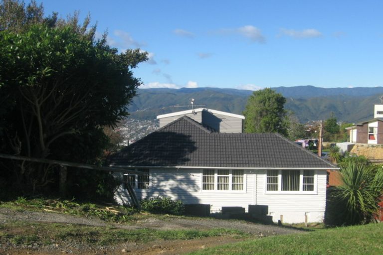 Photo of property in 9-9a Pokohiwi Road, Normandale, Lower Hutt, 5010