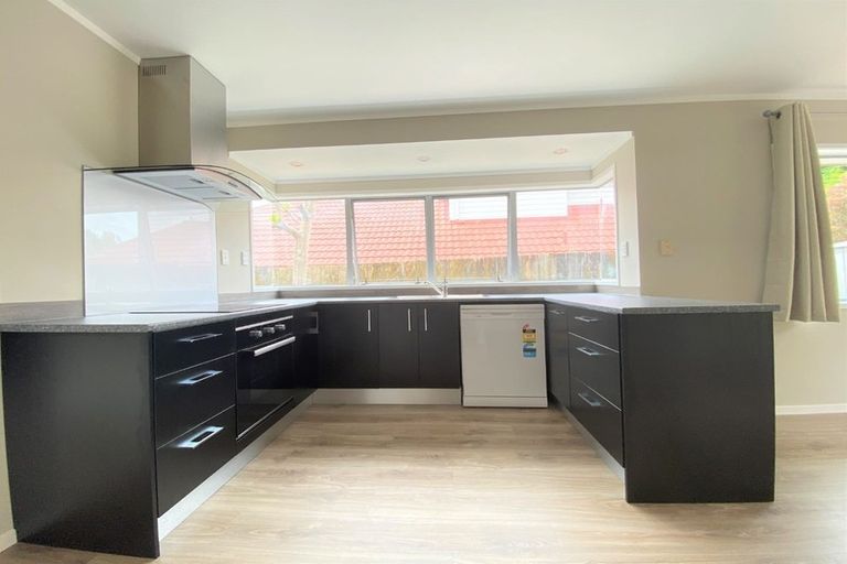 Photo of property in 2/4 Crescent Hills Court, Northpark, Auckland, 2013