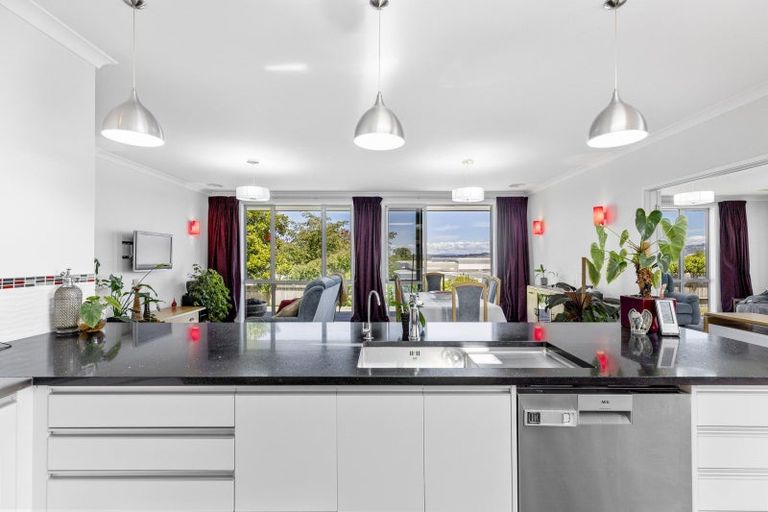 Photo of property in 7 Magnolia Rise, Waipahihi, Taupo, 3330