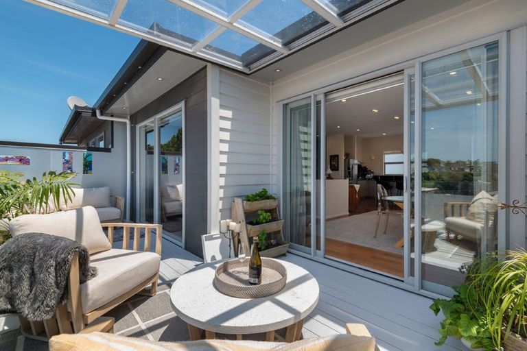 Photo of property in Wilk Heights, 2/8 Wilk Lane, Browns Bay, Auckland, 0630