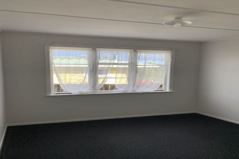 Photo of property in 9 Valdale Road, Henderson, Auckland, 0610