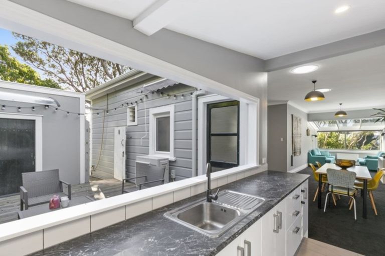 Photo of property in 7 Northland Road, Northland, Wellington, 6012