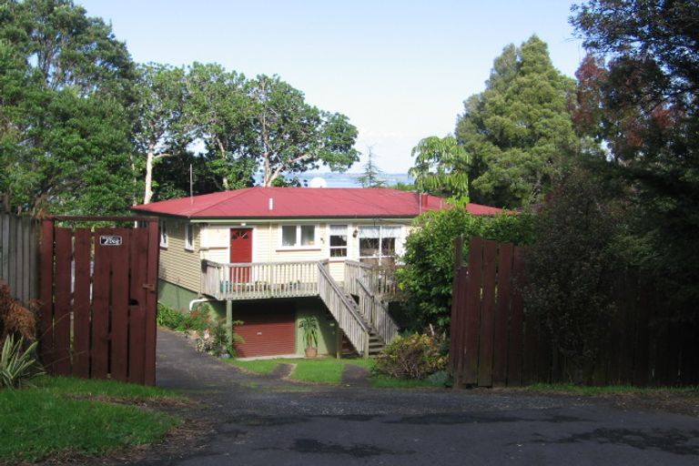 Photo of property in 8 Kauri Point Road, Laingholm, Auckland, 0604