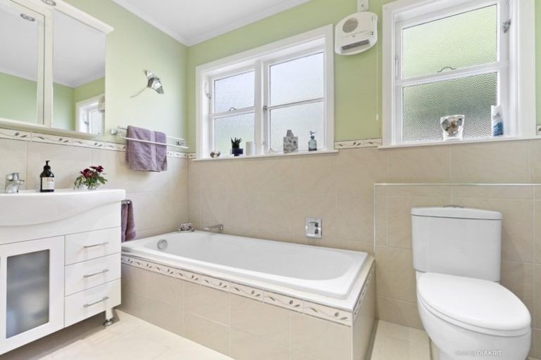 Photo of property in 137 Severn Street, Island Bay, Wellington, 6023