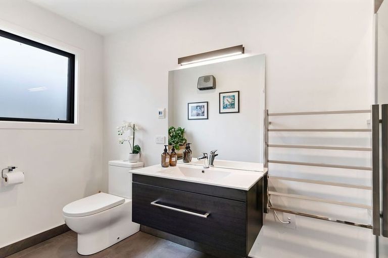 Photo of property in 2 Caithness Court, Jacks Point, Queenstown, 9371