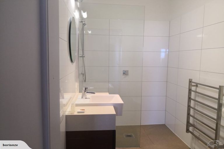 Photo of property in 8a Central Terrace, Kelburn, Wellington, 6012