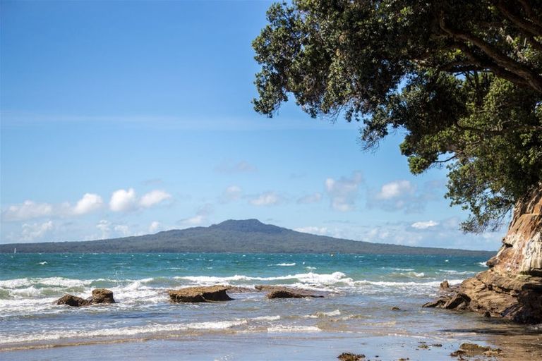 Photo of property in 6c Eversleigh Road, Belmont, Auckland, 0622