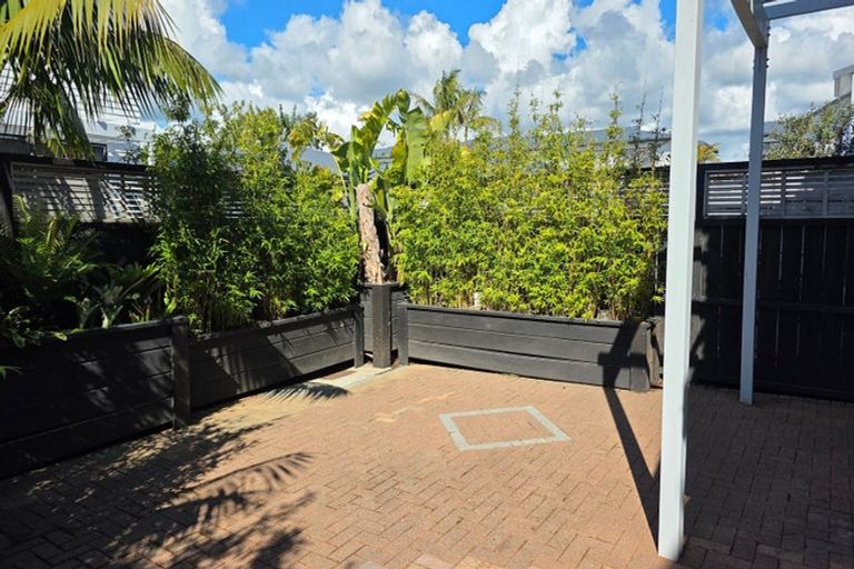 Photo of property in 11/2 Armoy Drive, East Tamaki, Auckland, 2016