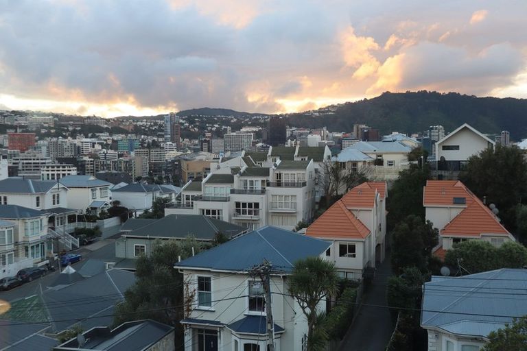 Photo of property in 40 Hawker Street, Mount Victoria, Wellington, 6011