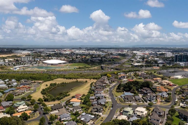 Photo of property in 6 Fairchild Avenue, Goodwood Heights, Auckland, 2105