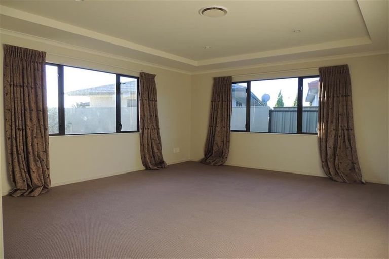 Photo of property in 2 Newbury Place, Taradale, Napier, 4112