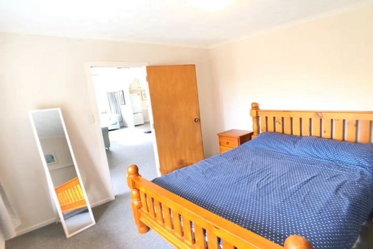 Photo of property in 35 Montgomery Avenue, Rothesay Bay, Auckland, 0630