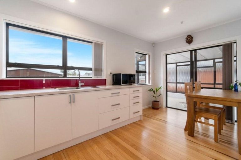 Photo of property in 18 Brandon Road, Glen Eden, Auckland, 0602