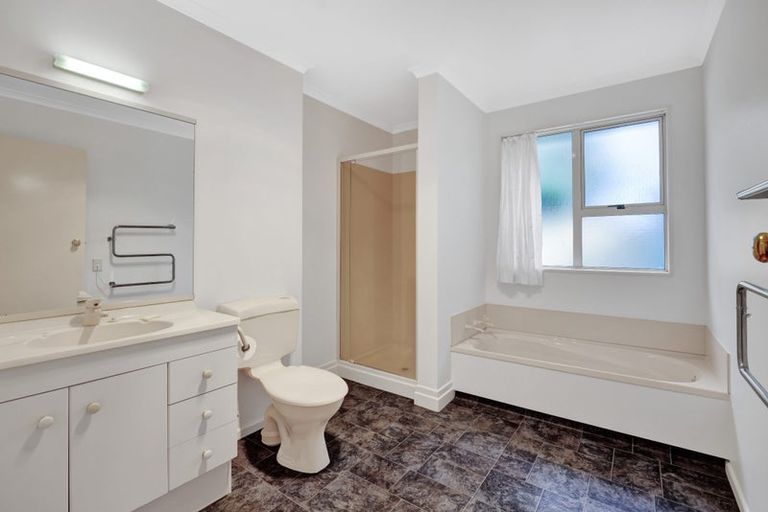 Photo of property in 1 Manse Street, Hawera, 4610