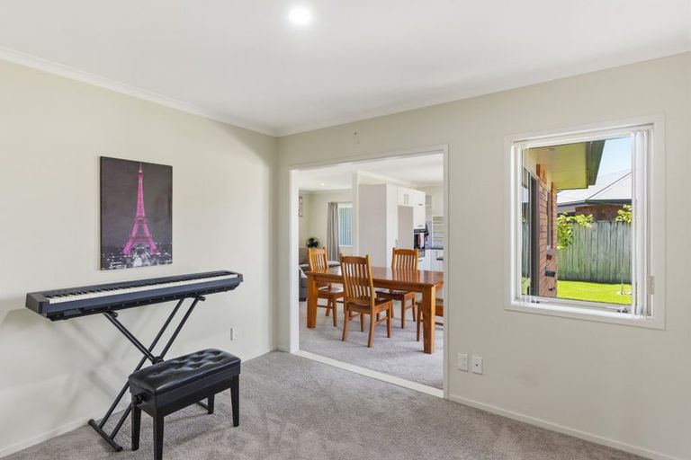 Photo of property in 5 Ahmad Close, Levin, 5510