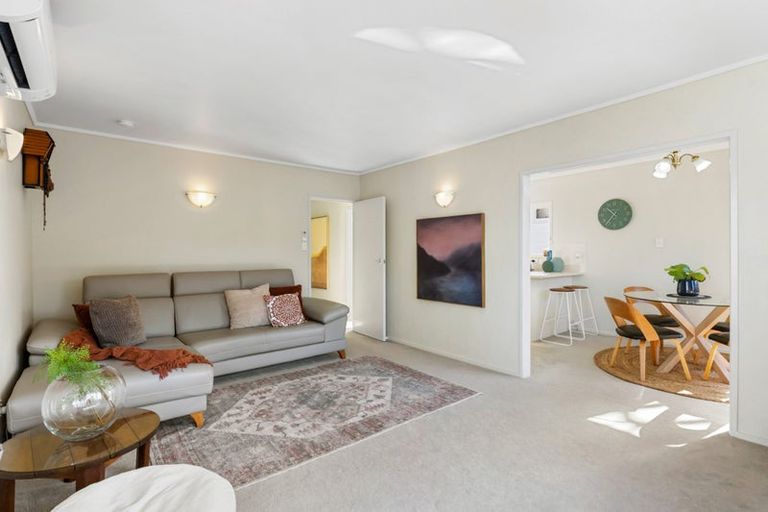 Photo of property in 20 Arosa Place, Forrest Hill, Auckland, 0620