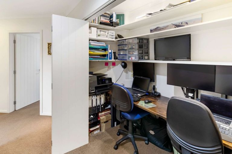 Photo of property in 98 Rosalie Terrace, Kelvin Grove, Palmerston North, 4414