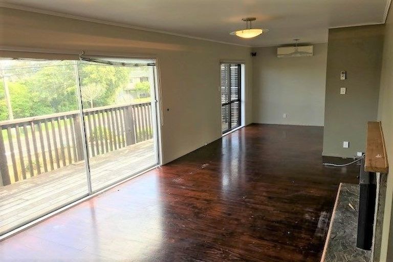 Photo of property in 76 Vodanovich Road, Te Atatu South, Auckland, 0610