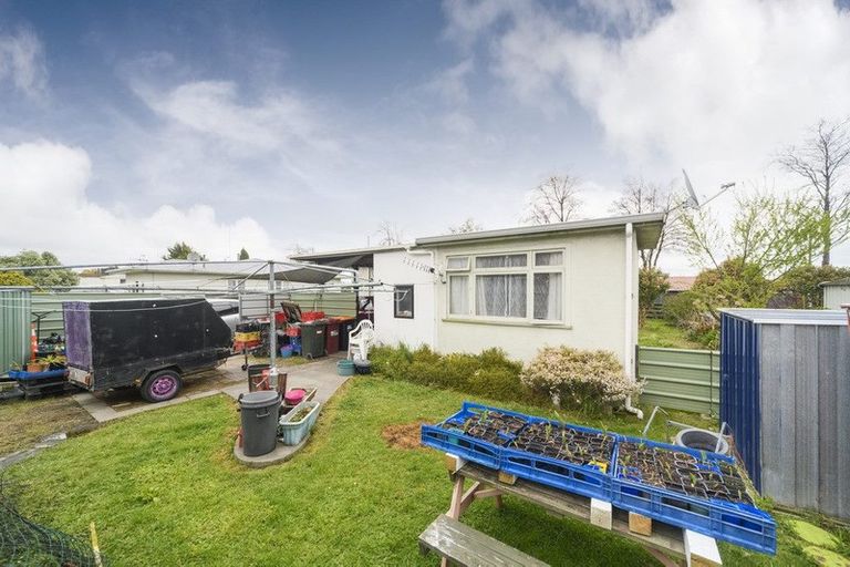 Photo of property in 11 Botanical Road, Takaro, Palmerston North, 4412