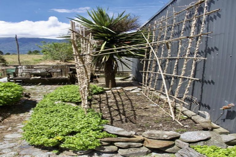 Photo of property in 74 Main Road, Harihari, 7884