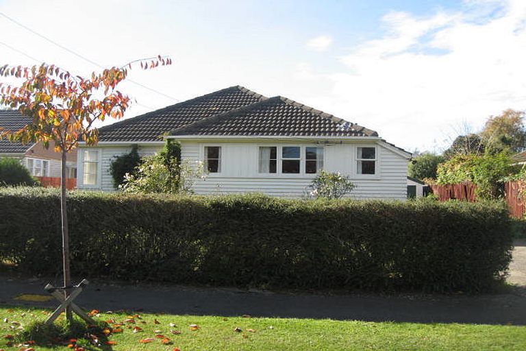 Photo of property in 8 Ashby Place, Bryndwr, Christchurch, 8052