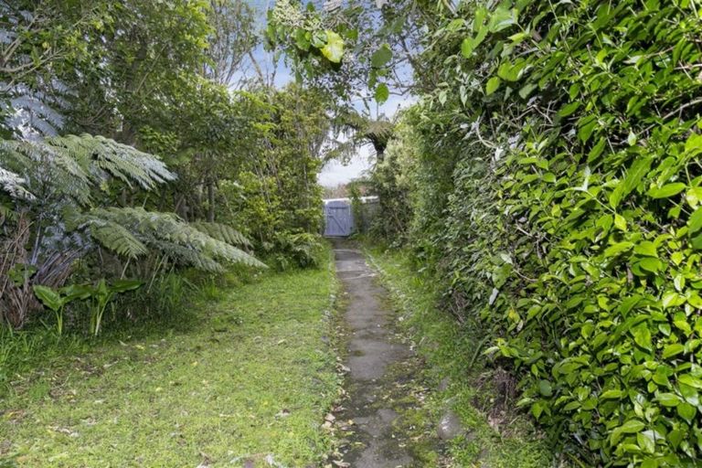 Photo of property in 63a Delhi Crescent, Khandallah, Wellington, 6035