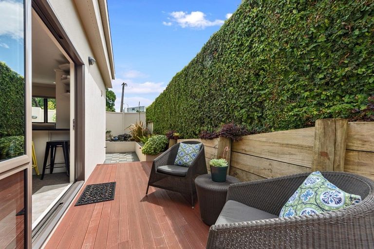 Photo of property in 98 River Road, Hamilton East, Hamilton, 3216