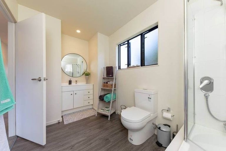 Photo of property in 27 De Val Drive, Titirangi, Auckland, 0604