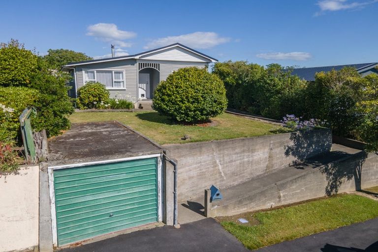 Photo of property in 24 Avenue Road, West End, Timaru, 7910