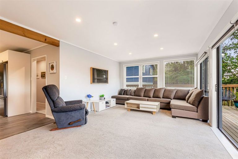 Photo of property in 11 Selwyn Avenue, Glen Eden, Auckland, 0602