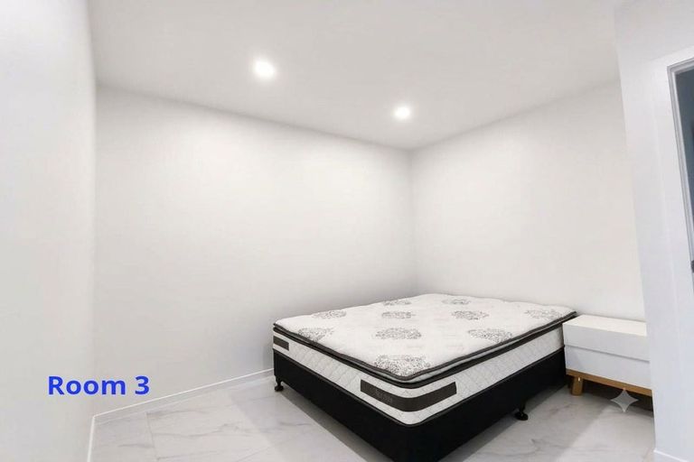 Photo of property in 9 Darlington Place, Glendene, Auckland, 0602