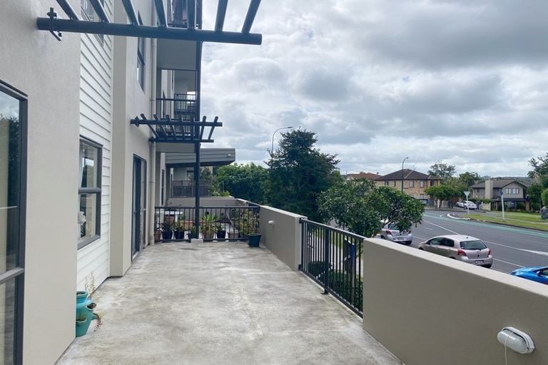 Photo of property in 9/124 Stancombe Road, Flat Bush, Auckland, 2016