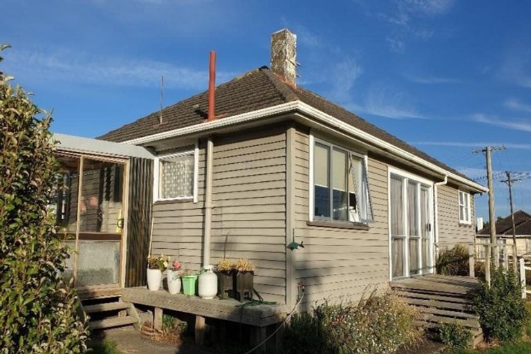 Photo of property in 28 Hadfield Street, Patea, 4520