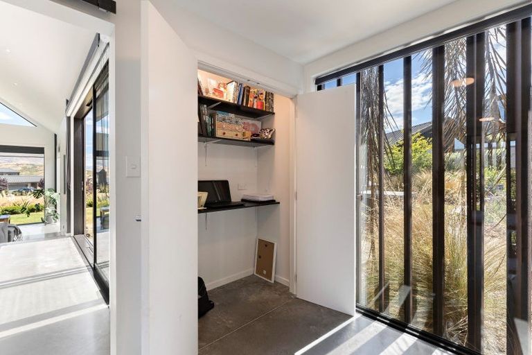 Photo of property in 13 Hackett Road, Jacks Point, Queenstown, 9371