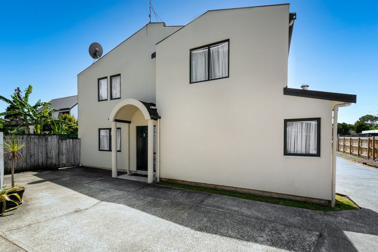 Photo of property in 2/89 Portage Road, New Lynn, Auckland, 0600