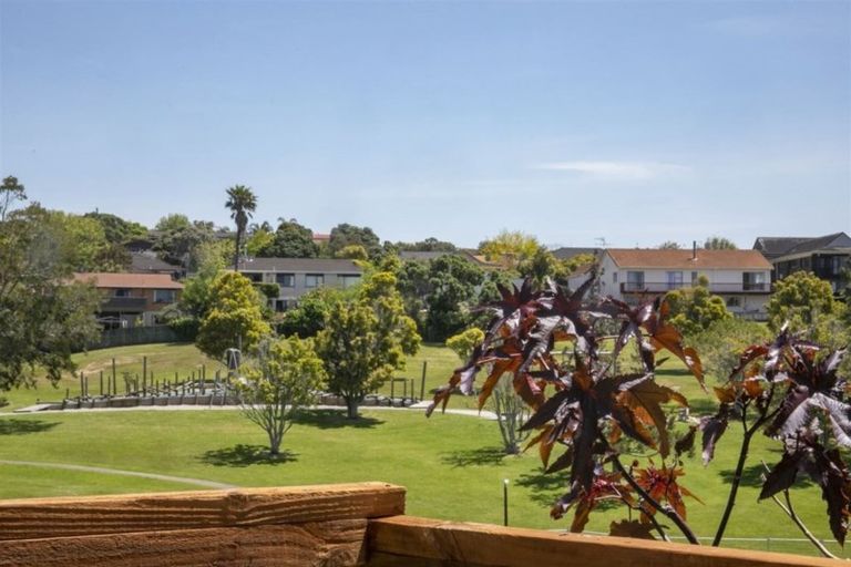 Photo of property in 1/69 Glencoe Road, Browns Bay, Auckland, 0630