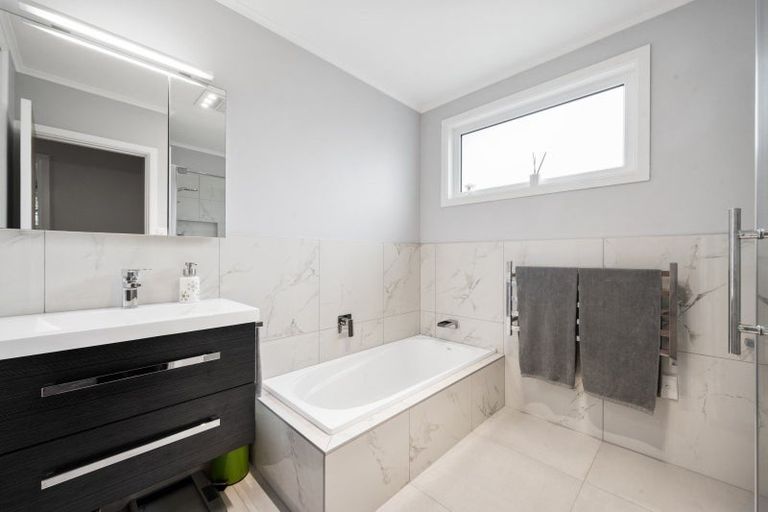 Photo of property in 12 Gerwyn Place, Pakuranga Heights, Auckland, 2010