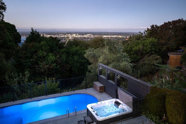 Photo of property in 34 Takahe Drive, Cashmere, Christchurch, 8022