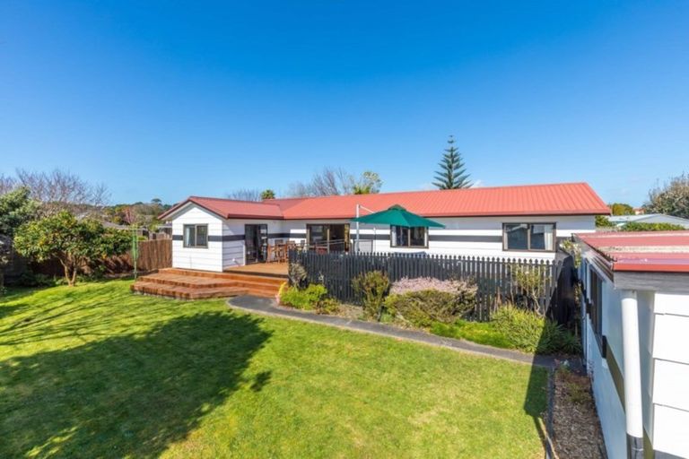 Photo of property in 8 Harbour Crest Drive, Waiuku, 2123