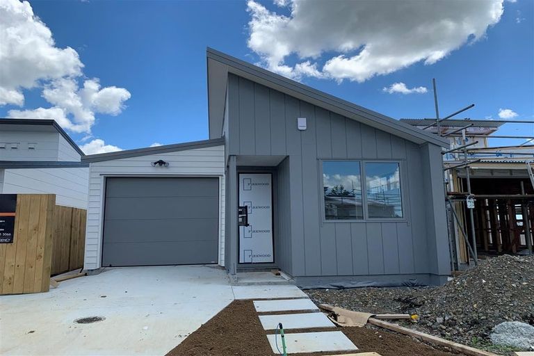 Photo of property in 11 Clayden Shuttleworth Street, Papakura, 2110