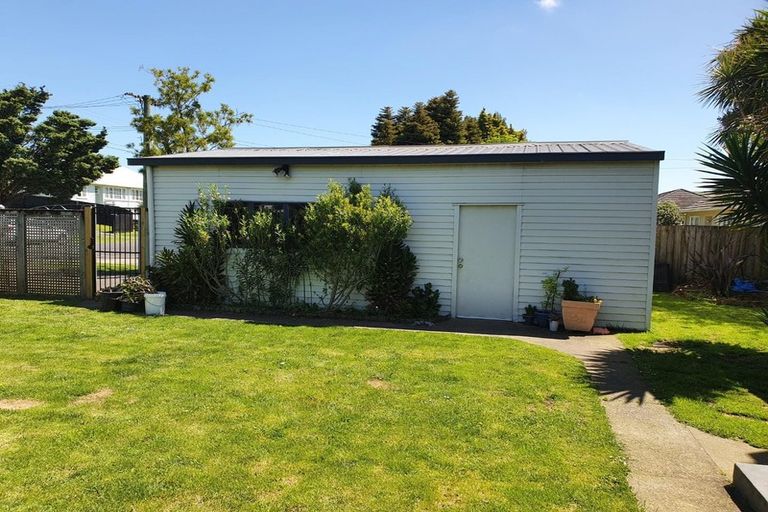 Photo of property in 5 Clark Road, Karaka, Papakura, 2580