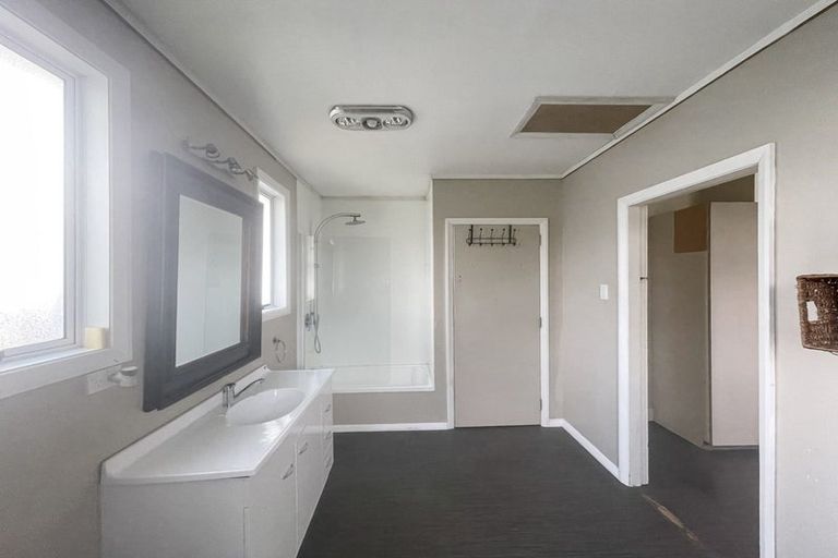 Photo of property in 24 Mckenzie Street, Levin, 5510