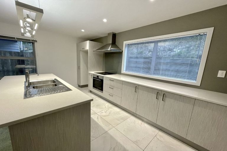 Photo of property in 5/61 Black Rock Road, Newlands, Wellington, 6037