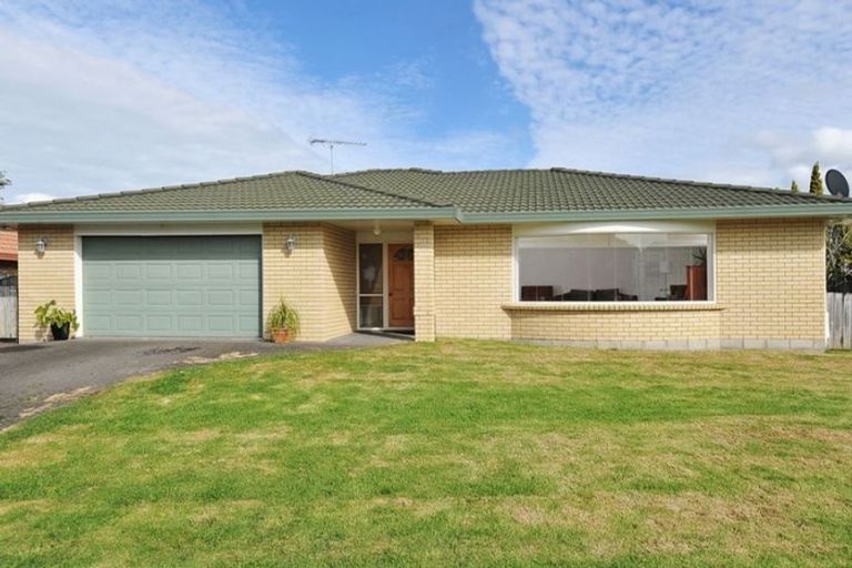 Photo of property in 12 Linicro Place, Wattle Downs, Auckland, 2103
