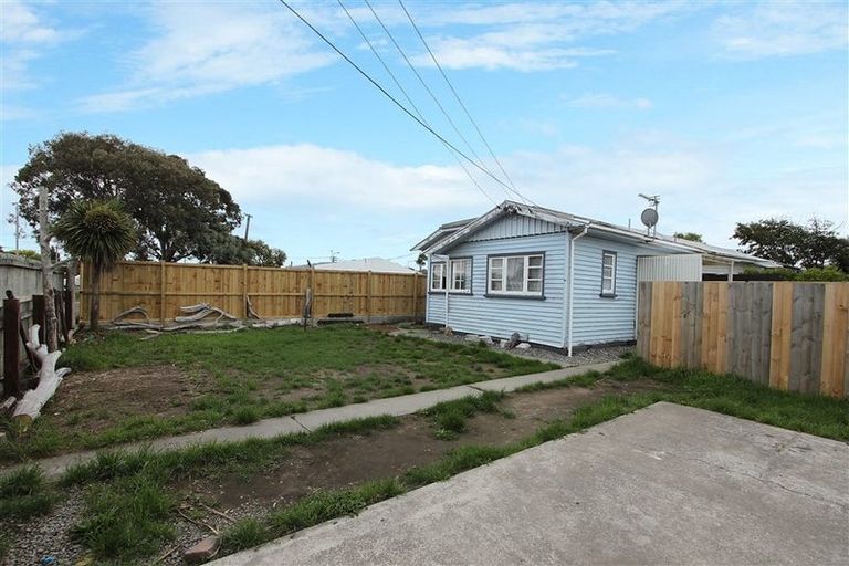 Photo of property in 154 Bowhill Road, New Brighton, Christchurch, 8083