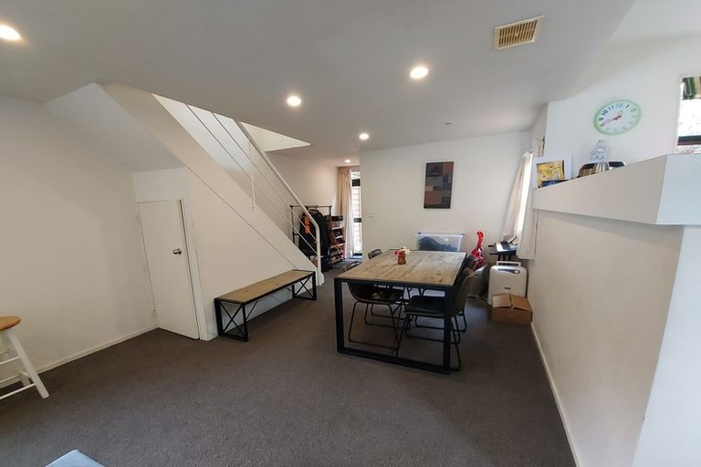 Photo of property in 1/2 Malcolm Lane, Thorndon, Wellington, 6011