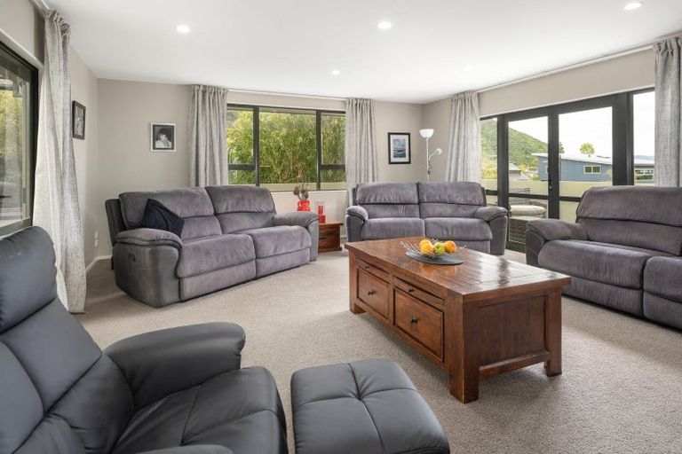 Photo of property in 6 Whitby Close, Waikawa, Picton, 7220