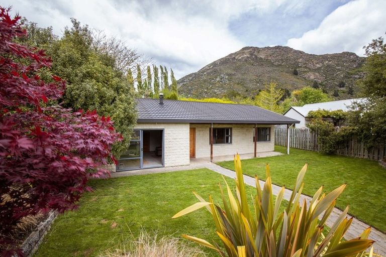 Photo of property in 44 Remarkables Crescent, Frankton, Queenstown, 9300