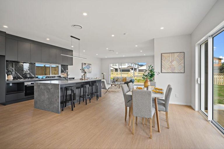 Photo of property in 1 Ritetai Street, Clarks Beach, 2122