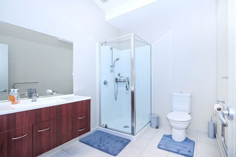 Photo of property in 9/40 Scarlet Oak Drive, Schnapper Rock, Auckland, 0632